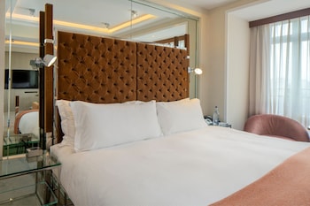 Room (Townhouse)