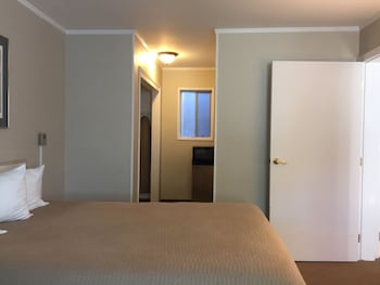 Suite, Multiple Beds, Accessible, Non Smoking (Mobility/Hearing/Roll-in Shower)