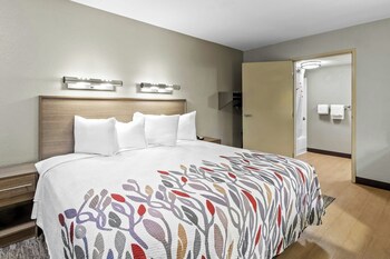 Deluxe Room, 1 King Bed, Mobility Accessible, Non Smoking (Roll-In Shower)