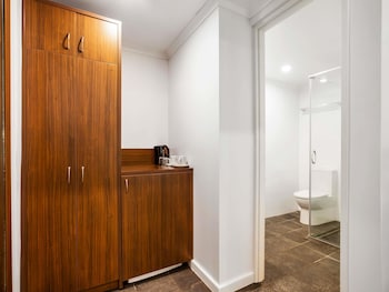 Executive Suite, 1 King Bed with Sofa bed