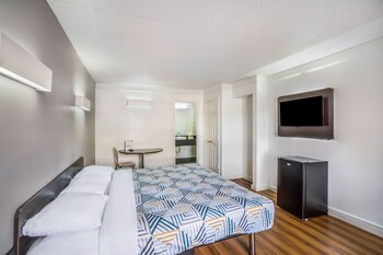 Standard Room, 1 King Bed, Smoking