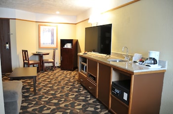 Standard Suite, 1 King Bed with Sofa bed, Non Smoking, Jetted Tub