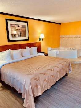 Suite, 1 King Bed, Non Smoking, Jetted Tub