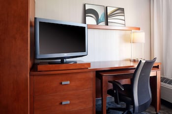 Deluxe Room, 1 King Bed, Accessible (Mobility Tub)