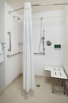 Deluxe Room, 2 Double Beds, Accessible (Mobility Roll in Shower)