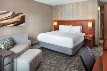 Deluxe Room, 1 King Bed, Accessible (Hearing)