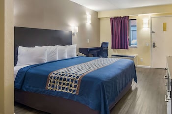 Room, 1 King Bed, Accessible, Smoking