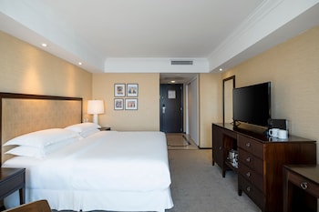 Deluxe Room, 1 King Bed, Balcony (Oceanfront)