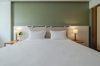 Deluxe Room, 1 King Bed