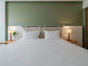 Deluxe Room, 1 King Bed