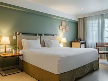 Superior Room, 1 King Bed (Accessible)