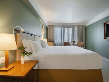 Superior Room, 1 King Bed (Accessible)