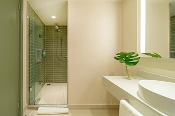Superior Room, 1 King Bed (Accessible)