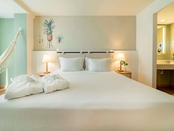 Premium Room, 1 King Bed, Sea View (Executive)