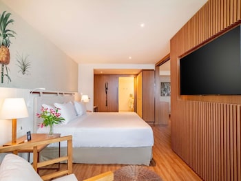 Executive Suite, 1 King Bed, Sea View