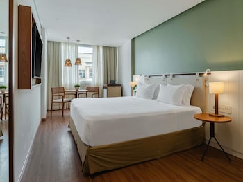 Deluxe Room, 1 King Bed