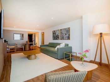 Executive Suite, 1 King Bed, Sea View