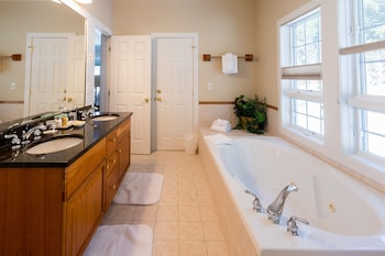 Three Bedroom Resort Home 654B