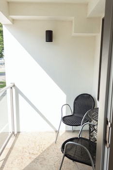 Deluxe Room, 1 King Bed, Jetted Tub