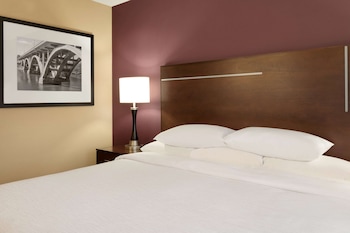 Room, 1 King Bed, Corner