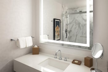 Atrium, Suite