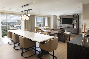 Regency, Suite
