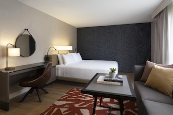 Room, 1 King Bed, River View