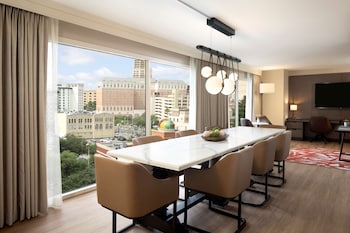 Suite (Riverbend)