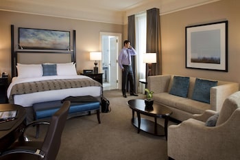 Room, 1 King Bed, Non Smoking (Fairmont Gold King)