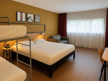 Family Room, Multiple Beds