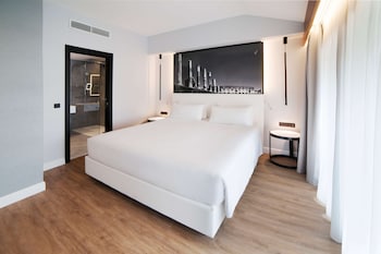 Suite, Balcony