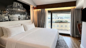 Suite, Balcony