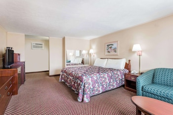 Studio Suite, 1 King Bed, Smoking