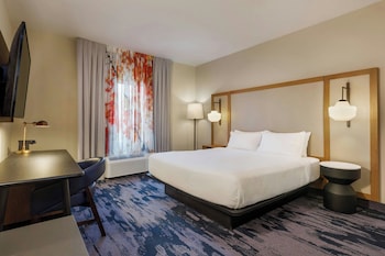 Room, 1 King Bed, Hearing Accessible (Roll-in Shower)