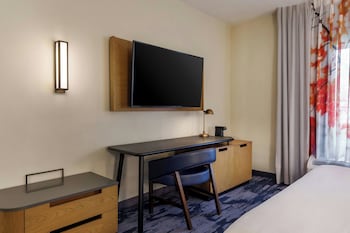 Studio, 1 King Bed with Sofa bed, Hearing Accessible (Roll-in Shower)