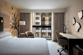Room, 1 King Bed, Non Smoking, Balcony (Hearing Accessible)