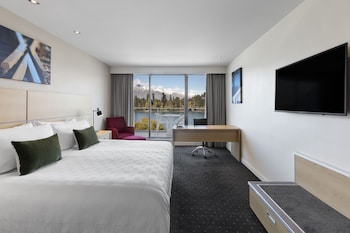 Standard Room, 1 King Bed, Balcony, Lake View