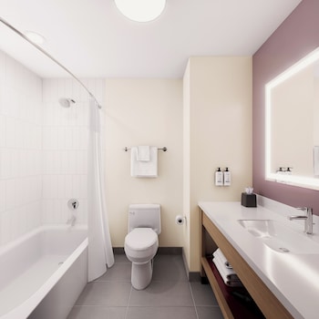 Suite, 1 King Bed, Kitchen