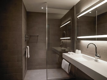 Deluxe Room, 2 Twin Beds, Balcony, Tower (Highfloor,1sofabed, Eiffel Tower View)