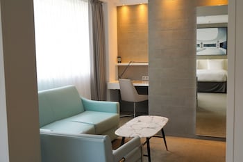 Junior Suite, 1 King Bed with Sofa bed