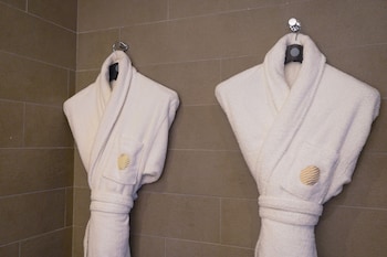 Deluxe Room, 2 Twin Beds, Balcony, Tower (Highfloor,1sofabed, Eiffel Tower View)