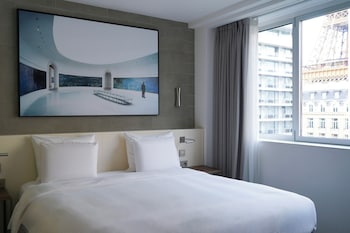 Junior Suite, 1 King Bed with Sofa bed