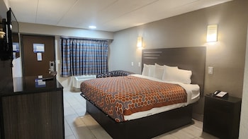 Suite, 1 King Bed, Smoking (Contemporary)
