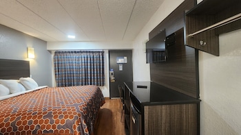 Room, 1 King Bed, Smoking (Refrigerator & Microwave)