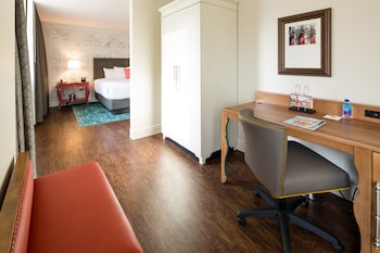 Suite, 1 King Bed