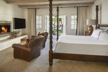 Suite, 1 King Bed with Sofa bed, Fireplace