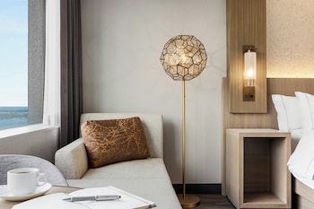 Premium Room, 1 King Bed, Lake View