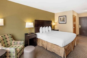 Standard Room, 1 Queen Bed, Accessible, Bathtub