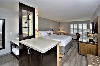Standard Room, 1 King Bed