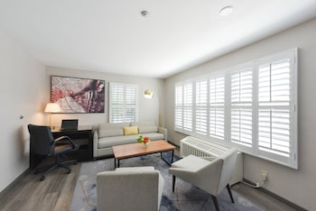Suite, 1 King Bed